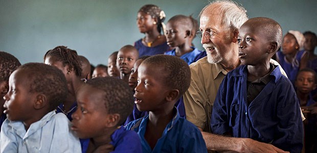Humanitärer Einsatz statt Ruhestand Kinderarzt-Werner Strahl in Sierra Leone. Dort betreibt die Hilfsorganisation Cap Anamur das einzige Kinderkrankenhaus des Landes.