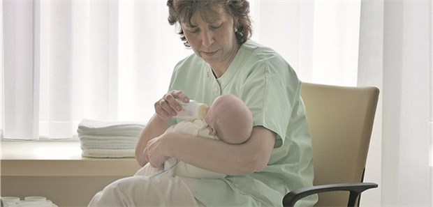 Das Pflegeberufsgesetz wackelt. Kinderkrankenschwester im Vivantes-Klinikum Neukölln.
