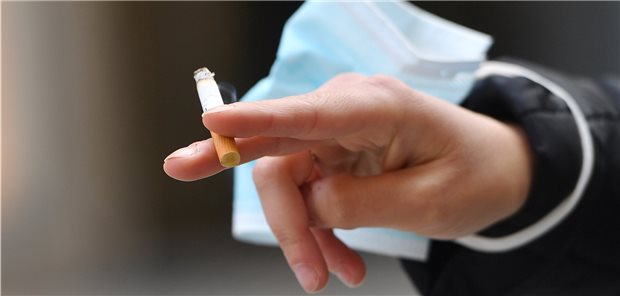 Corona treibt wohl Raucherquote nach oben Kippe als Seelentröster und zur Stressbewältigung? Wissenschaftler sind sich nicht sicher, was den Anstieg bei der Raucherprävalenz in der Pandemie in Deutschland ausmachte – hieß es zumindest bei der Deutschen Tabakkontrollkonferenz in Heidelberg.
