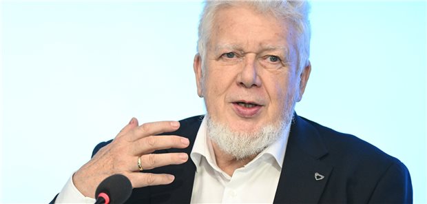 Corona: Menschen in Baden-Württemberg verlieren das Vertrauen ineinander Klaus Boehnke von der Jacobs University Bremen spricht bei der Vorstellung einer Bertelsmann-Studie zu Corona-Spuren in der Gesellschaft: „Relativ geschockt“ seien die Forscher gewesen über den Rückgang des gesellschaftlichen Zusammenhalts.