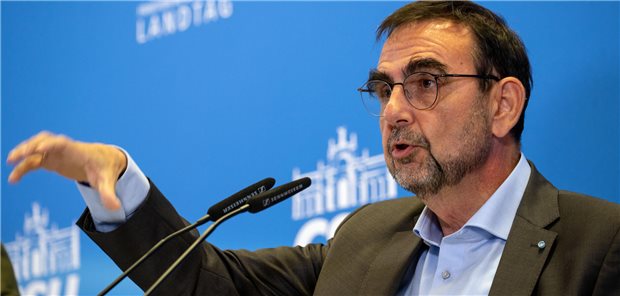 CSU-Fraktionschef Holetschek fordert Zahl der Krankenkassen zu verringern Klaus Holetschek, CSU-Fraktionsvorsitzender im Bayerischen Landtag, will eine Debatte über die Reform des Sozialstaats anstoßen.
