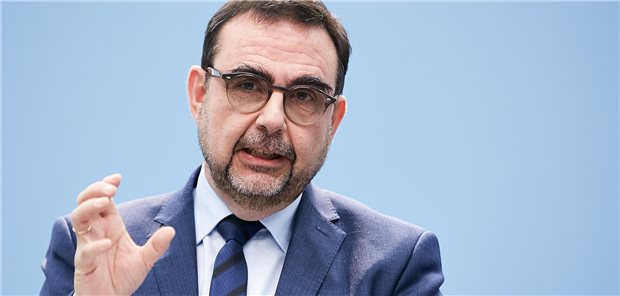 Klaus Holetschek: „Fehlende Planbarkeit und schlechte Vereinbarkeit von Familie und Beruf sind Hauptgründe dafür, warum Pflegekräfte ihren Beruf aufgeben.“ Bayern will hier gegensteuern. (Archivbild)