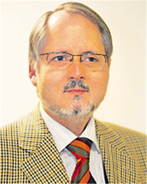 Der Apotheker Klaus Schäfer, Facharzt für Allgemeinmedizin, Vizepräsident der Ärztekammer Hamburg