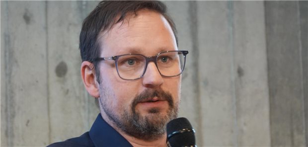 Klaus Schmelzer, Direktor der Apotheke am Universitätsklinikum Augsburg, gab beim „Safety Camp“ einen Überblick über Arzneimittel mit Risikopotenzial bei Hitze.