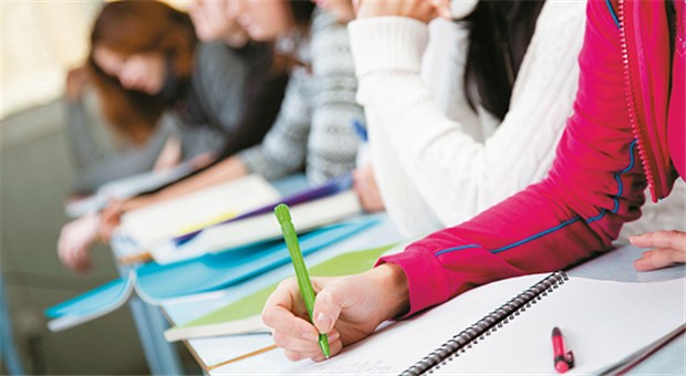 Nichts geht ohne abgeschlossene Ausbildung Klausur: Wer kein Abi oder keine abgeschlossene Ausbildung hat, bekommt am Arbeitsmarkt Probleme.