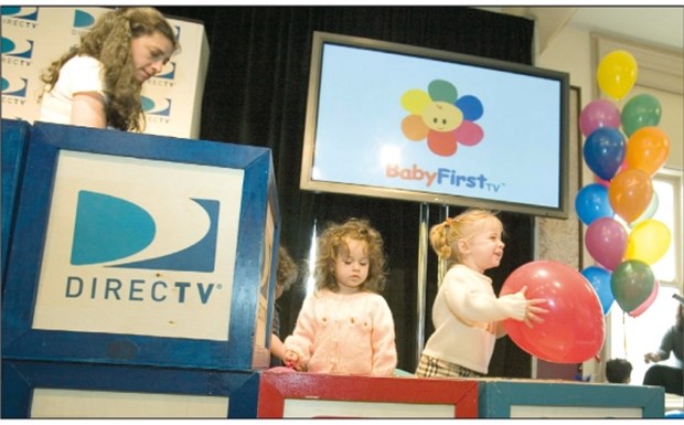 Baby-TV statt Gute-Nacht-Geschichten? Hirnforscher sind davon nicht begeistert Kleinkinder haben vom Spielen mehr als vom Fernsehen.