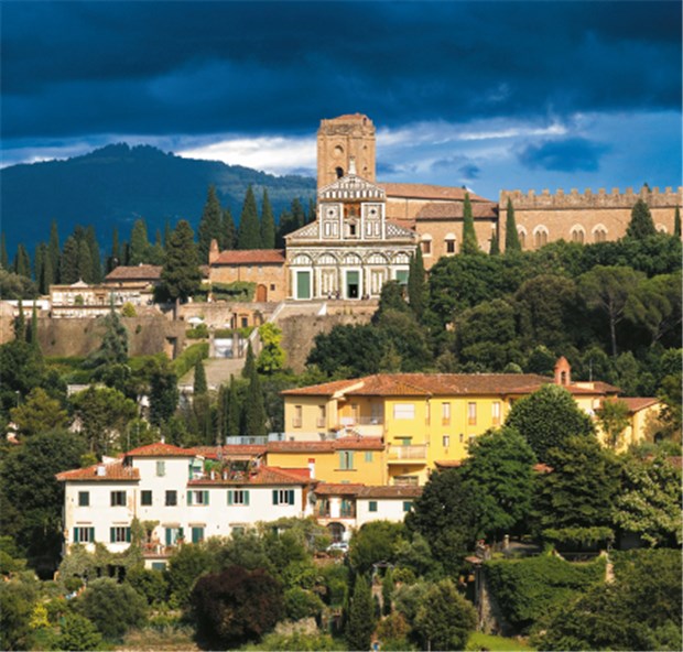 Von Santa Maria a Monte hinein in die Stadt der Mäuse Kleinod in der Toskana: San Miniato al Monte in der Nähe von Florenz. © imagebroker / imago