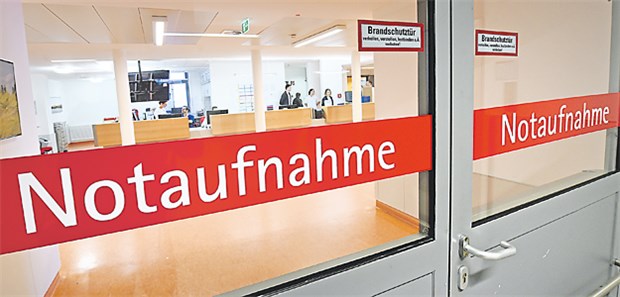 Klinik-Ambulanz statt Praxis: In Berlin sorgt das für Streit. Hollemann