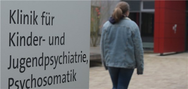 Missbrauch an der Uniklinik? Ausschuss steht ohne Akten da Klinik für Kinder- und Jugendpsychiatrie am Uniklinikum Homburg. Ein Untersuchungsausschuss bemüht sich, Missbrauchsvorwürfe zu klären.