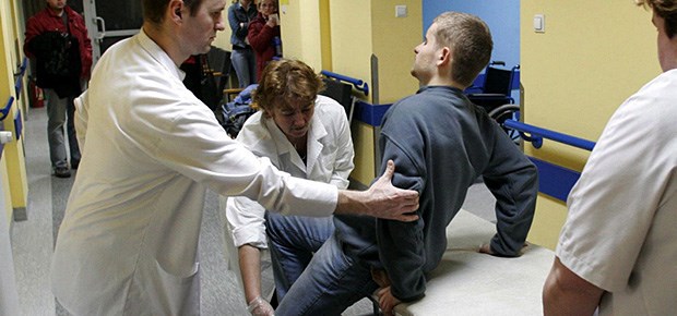 Fußball-EM: Mammutaufgabe für Polens Kliniken Klinik in Polen: Behandlung auf dem Flur.