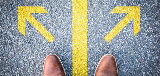 Klinik oder Praxis? Und wenn Praxis: Kooperation oder Einzelpraxis? Für junge Ärztinnen und Ärzte stehen nach dem Erwerb des Facharzttitels schwere Entscheidungen an.