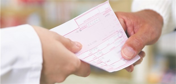 Klinikärzte können Patienten bei Entlassungen jetzt auch Arzneiverordnungen mitgeben.