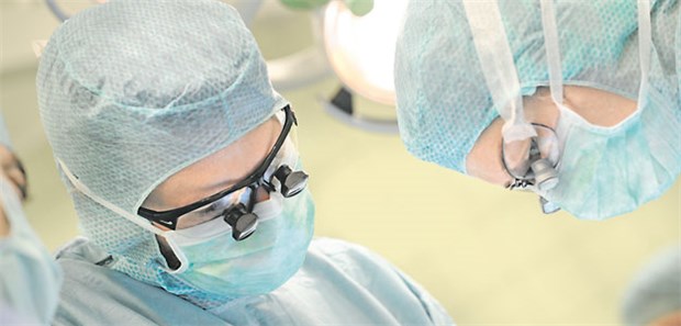 'Viele fühlen sich bedroht' Klinikalltag: Mit dem Krankenhausstrukturgesetz werden Begriffe wie Pay for Performance oder planungsrelevante Qualitätsindikatoren verankert.