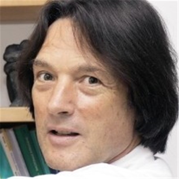 High-Tech-Equipment für Orthopädie und Sportmedizin Klinikchef ist der Mannschaftsarzt der deutschen Fußball-Elf, Dr. Hans-Wilhelm Müller-Wohlfahrt.