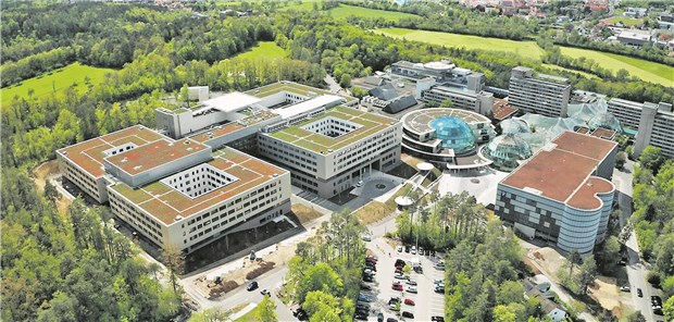 Fernbehandlung steht in den Startlöchern Kliniken und Arztpraxen an einem Ort: Rhön-Campus in Bad Neustadt. Rhön
