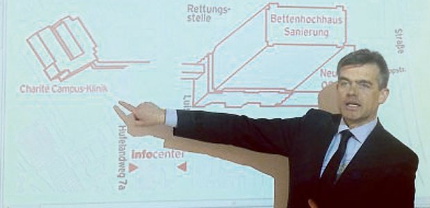 Charité wird zur Mega-Baustelle Klinikumsdirektor Matthias Scheller zeigt die Pläne fürs neue Bettenhaus der Charité.