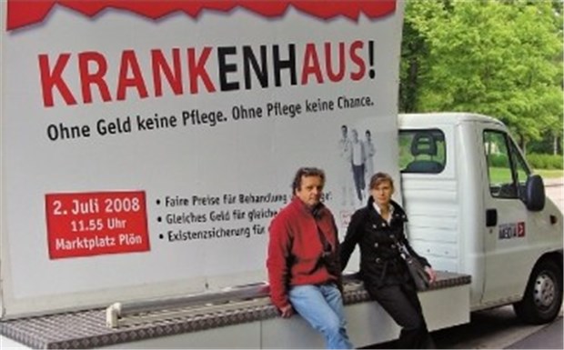 Gesundheitsminister treffen auf Demonstranten Klinikversorgung in Gefahr: Darauf weisen Arbeitgeber und Arbeitnehmer vor der GMK hin.