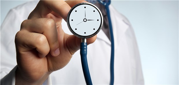 Jeder Zweite wartet bis zu drei Wochen auf den Facharzt Knappe Zeit bei Ärzten: Dabei wollen viele Patienten den Arzt lieber in Wirklichkeit sehen als über die virtuelle Video-Sprechstunde.