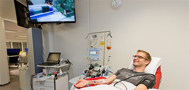 So viele Menschen wie noch nie zu Knochenmarkspende bereit Knochenmarkspende: Die DKMS hat im Jahr 2016 weltweit 7028 Stammzellspenden an Blutkrebs-Patienten vermittelt.