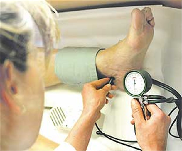 Verschlusskrankheit: Viele Patienten erhalten Arzneien nicht Knöchel-Arm-Index bei pAVK-Verdacht wird bestimmt.