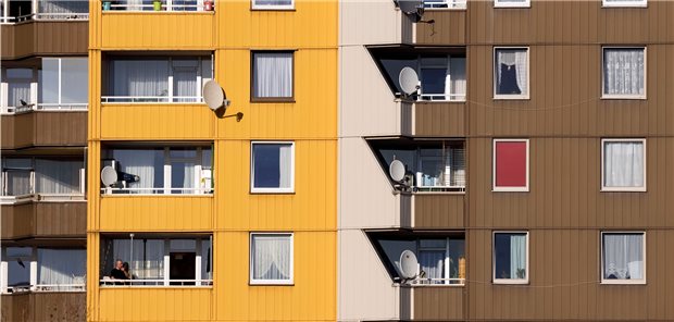 Pfaff: „Praxen in Problemvierteln sollten Steuermittel bekommen“ Köln Chorweiler: ein sozial benachteiligter Stadtteil im Norden der Stadt. In vielen deutschen Brennpunkten fehlt es an Haus- und Facharztpraxen. Im Kölner Norden unterstützt das Projekt „Kümmerei“ die gesundheitliche Versorgung.