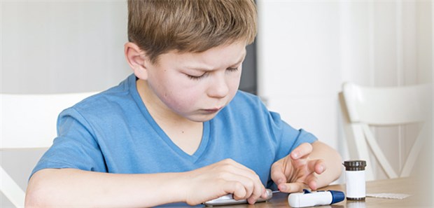 Impfung gegen Diabetes in Sicht Könnte vielen Kindern künftig vielleicht erspart werden: Ständiges Pieksen zur Blutzuckermessung bei Diabetes Typ 1. Bei der Entwicklung einer Impfung gibt es Fortschritte.