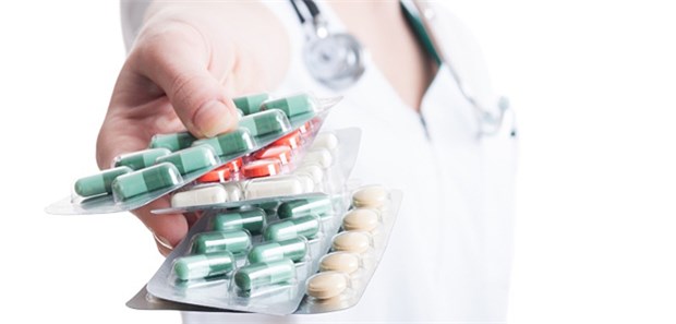 Könnten Ärzte im Notfall Medikamente für den sofortigen Bedarf abgeben, bliebe Patienten manch umständlicher Weg erspart.