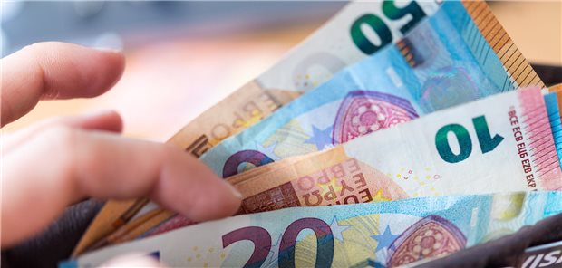 PKV-Verbandsdirektor: Eigenbeteiligung auch für GKV vorstellbar Könnten Selbstbehalte und andere in der PKV bekannte Modelle auch für Gesetzlich Krankenversicherte eine Option werden? PKV-Verbandschef Reuther hält das für denkbar.