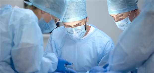 Köpfe zusammenstecken in der Chirurgie: Für mehr Zusammenarbeit machten sich Referenten beim Internistenkongress stark.