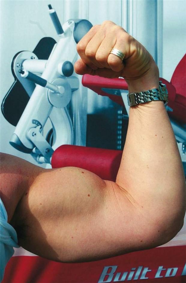 Doping und Ethik - darüber wissen Ärzte bislang zu wenig Körperkult im Bodybuildung-Studio: Mehr Muskeln dank Doping? Jeder Arzt sollte dringend davon abraten.