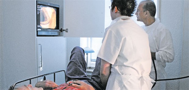 Frühe postoperative Endoskopie bringt Vorteile Koloskopie nach Op: Droht M.Crohn-Patienten ein Rezidiv, sollte die Therapie eskaliert werden.