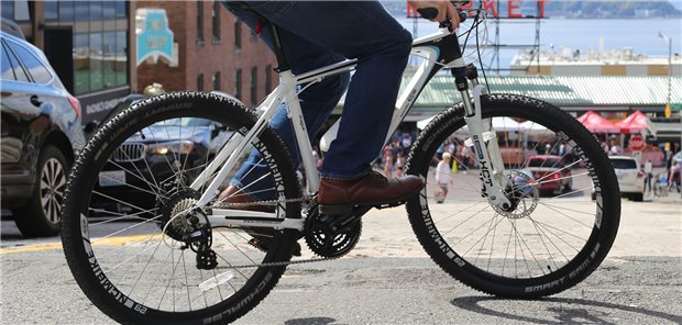E-Fahrräder richtig versichern Kommen immer mehr in Mode: Wer ein besonders teures Pedelec-Modell fährt, für den kann sich eine separate Fahrradversicherung lohnen.