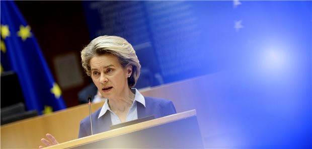 EU forciert Produktion von Corona-Impfstoffen Kommissionspräsidentin Ursula von der Leyen spricht während einer Debatte über das einheitliche Vorgehen der EU bei Corona-Impfungen im Europäischen Parlament.