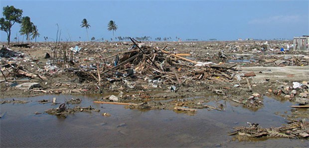 Katastrophenhilfe mit Langzeitwirkung Komplett zerstört waren weite Teile der indonesischen Provinz Banda Aceh nach dem Tsunami 2004.