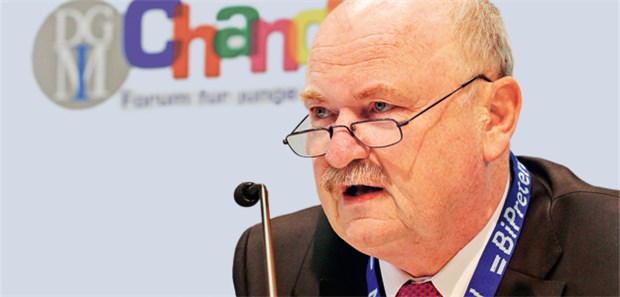 Ausgezeichnete Berufsaussichten für Internisten Kongresspräsident Professor Michael Manns: Junge Ärzte und Medizinstudenten, die in Richtung Innere Medizin gehen wollen, sollten sich frühzeitig über die unterschiedlichen Möglichkeiten der Weiterbildung informieren.