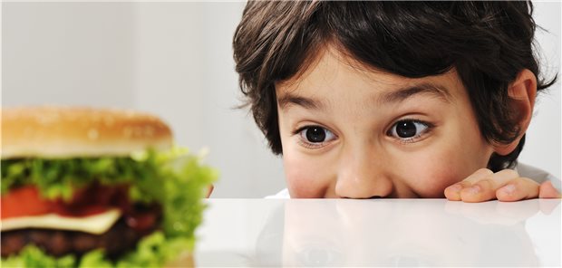 Madrid versorgte bedürftige Kinder während Corona-Pandemie mit Fastfood Konnten ihr Glück kaum fassen. Bedürftigen Kindern in der Region Madrid wurde als Ersatz für das Mensaessen in der Schule Fastfood geliefert.