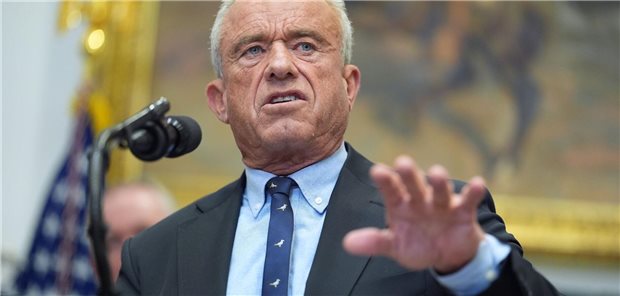 Konter aus Berlin nach Äußerungen von US-Gesundheitsminister Robert F. Kennedy Jr., hier bei einer Veranstaltung im Roosevelt Room des Weißen Hauses.