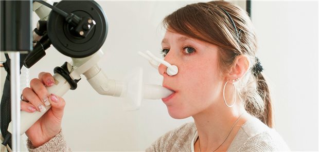 Regelmäßige Kontrolle der Lungenfunktion: Bei Cystischer Fibrose ein Muss.