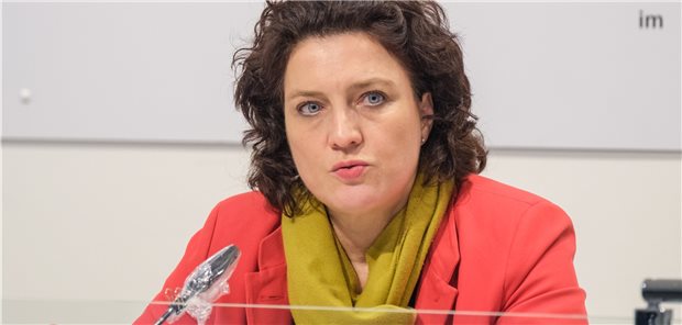 Krankenhausträger und AOK fordern stärkere Nutzung von Routinedaten Konzentration von Leistungen und Spezialisierung als Strategie gegen den Fachkräftemangel fordert die Vorstandsvorsitzende des AOK-Bundesverbands Dr. Carola Reimann.