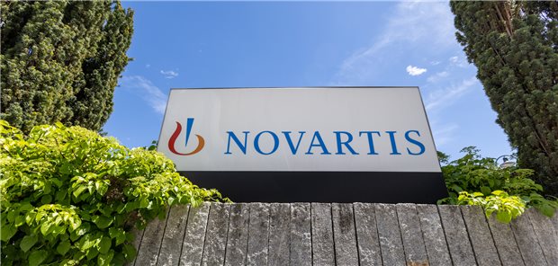 Konzernschriftzug auf einer Import-Messe in Shanghai: Novartis hat 2022 ein eher unspektakuläres Geschäftsjahr absolviert.