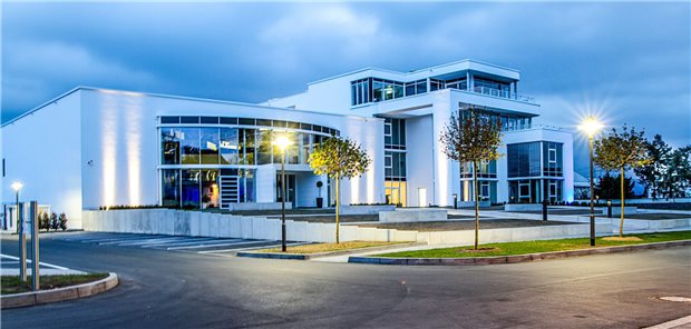 CompuGroup Medical expandiert in Deutschland und den USA Konzernzentrale der CompuGroup Medical in Koblenz: Das Unternehmen, Marktführer unter anderem bei Praxis-EDV in Deutschland, expandiert weiter.