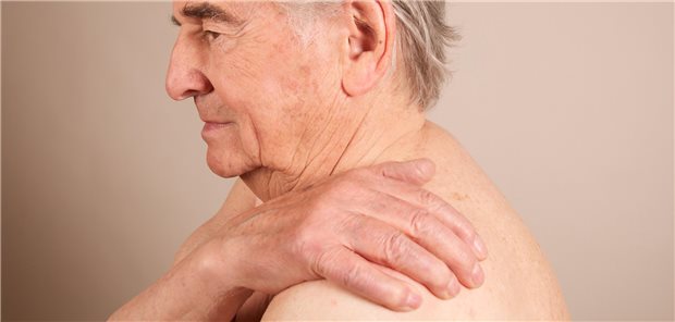 Kopf- oder Nackenschmerzen können auch psychisch ausgelöst werden. Das könnte nach einem Unfall dennoch Anspruch auf Schadenersatz bringen.