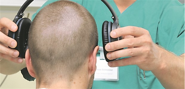 Lärm auf der Intensivstation – laut wie an Durchgangsstraßen Kopfhörer als Lärmschutz für Patienten – das wirkt.