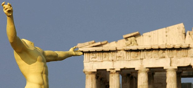 Finanz-Krise treibt immer mehr Griechen in den Freitod Kopflose Statue vor der Akropolis: Den Griechen macht die Finanz-Krise zu schaffen. Viele haben wegen finanzieller Probleme Suizidgedanken.