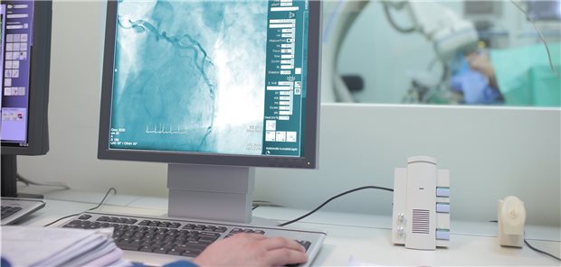 Koronarangiografie: Die unverzügliche Abklärung der Koronarmorphologie bei nach Herzstillstand wiederbelebten Patienten ohne ST-Hebung ist offensichtlich nicht von höchster Priorität.
