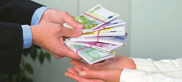 Neue Regeln wirklich nötig? Korruption? Die Regierung grübelt, ob neue Gesetze nötig sind.