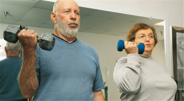 Krafttraining stärkt die Muskulatur und erhöht die körperliche Belastbarkeit.