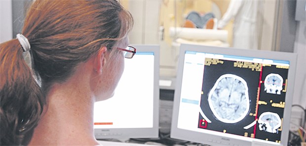 Risiko bei Schädel-Hirn-Trauma im Alter? Kranielle Computertomographie zur Abklärung möglicher Blutungen bei Schädel-Hirn-Trauma.