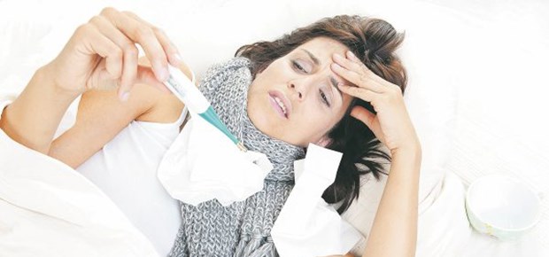 Mit Angst wächst die Impfbereitschaft nicht Krank mit hohem Fieber: Diese Symptome einer Influenza können Patienten gut nachvollziehen.