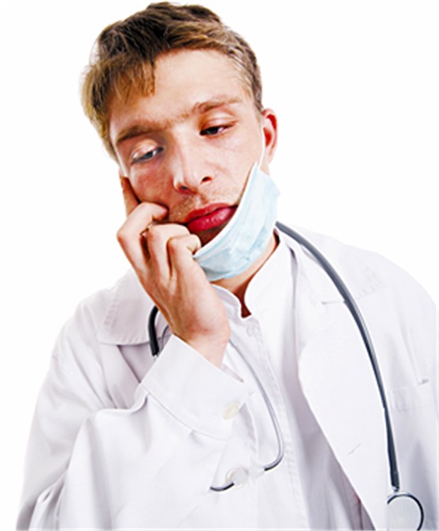 Wenn Ärzte selbst zu Patienten werden Krank und allein gelassen - so fühlen sich Mediziner oft, wenn sie beim Arztbesuch statt als Patient als Fachkollege angesehen werden.